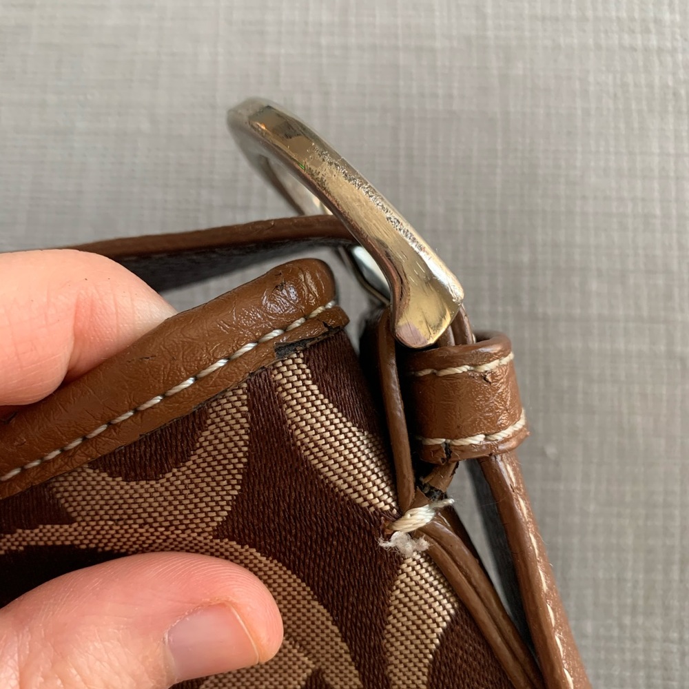 Coach signature small brown swinger bag - Picture 8 of 10